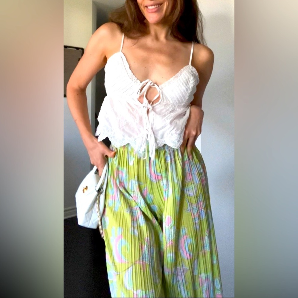 Floral Patterned cropped green pants